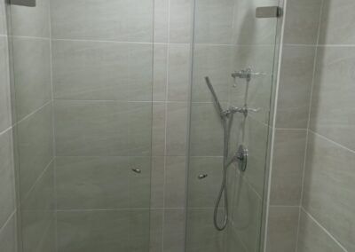 cabinas_para_bano_vidrio_templado_batiente_146