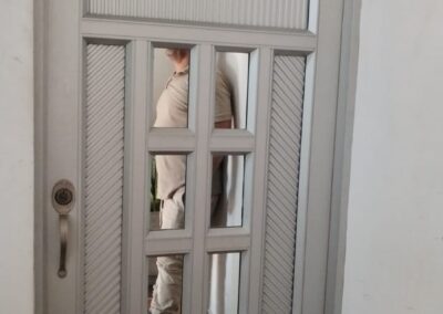 PUERTA DE ALUMINIO 11