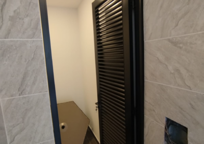 PUERTA EN ALUMINIO 113